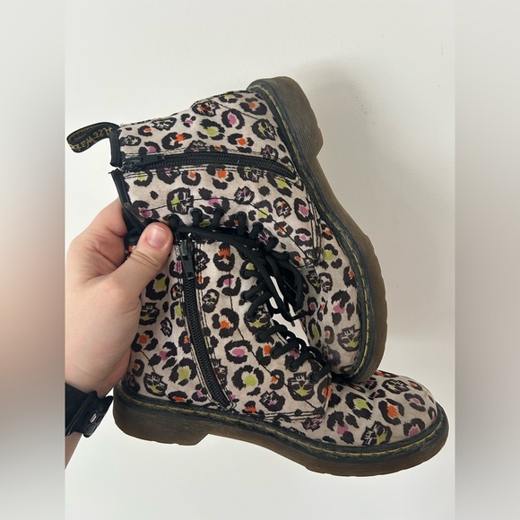 Dr. Martens Kids' Delaney Leopard Canvas Lace Low Boots - White Size 3 Girls - Picture 6 of 9